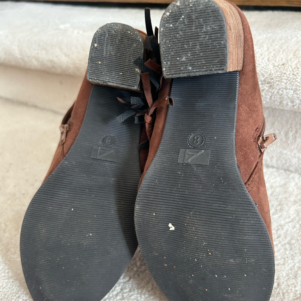 Women’s size 8 microfibre ankle boots. Redish brown. EUC. Fringe detail. - Picture 2 of 3